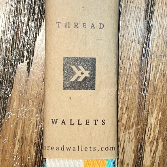 Thread Wallets Floral Patterned Neck Lanyard - NWT - Picture 6 of 8